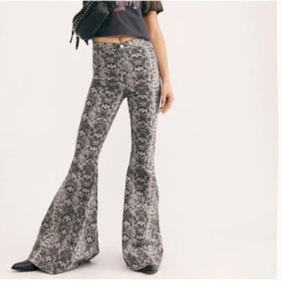 Free People Snake Python Just Float on Bell Bottom High Waisted jeans - Picture 1 of 16
